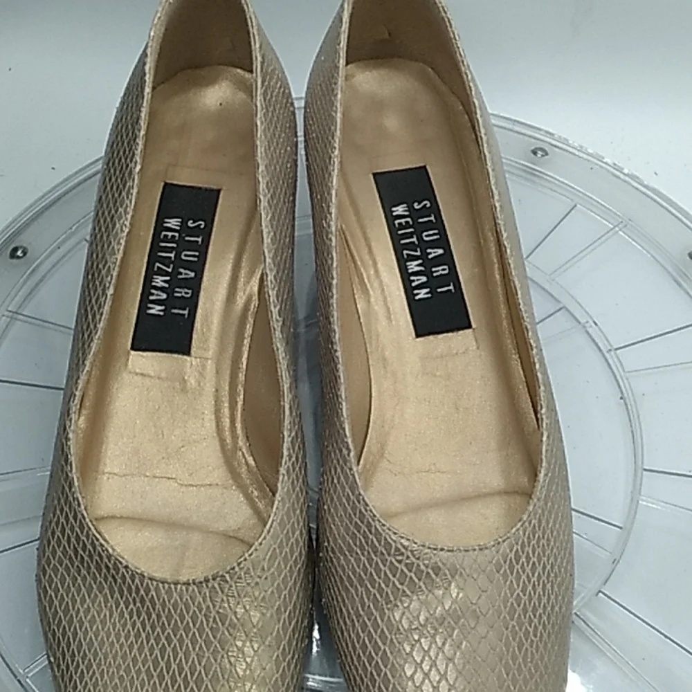 Stuart Weitzman gold faux snakeskin 8AA narrow
